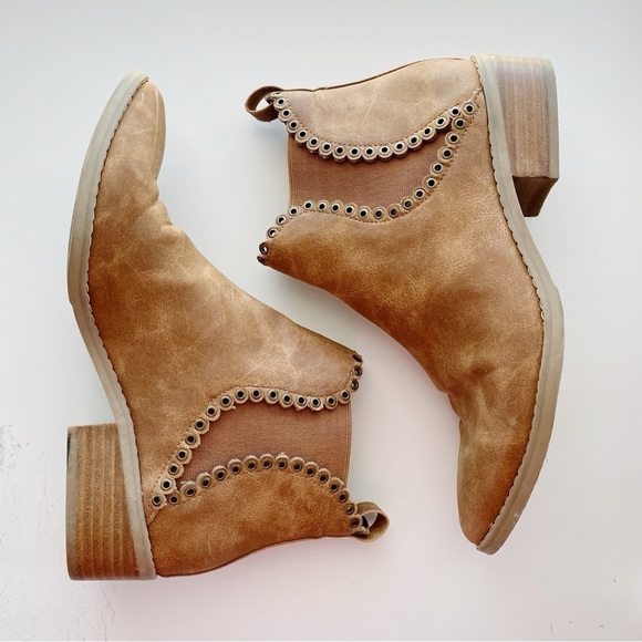COCONUTS by Matisse Zella Brown Ankle Eyelet Trim Boots - Picture 8 of 10